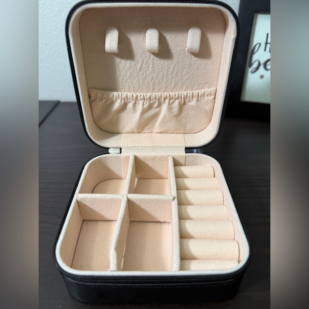 Compact Jewelry Organizer Box NWT